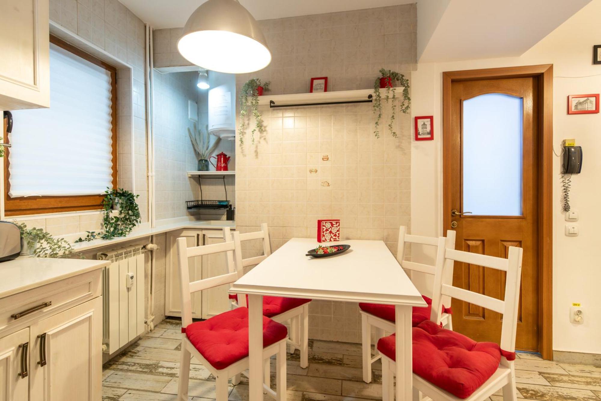 2Br Apartment At Piata Natiunilor Unite: Perfect For City Center Stays Bucharest Exterior photo